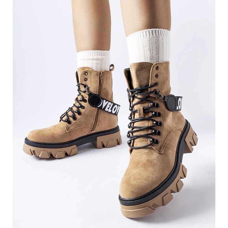 Béžové kotníkové boty s ozdobným odnímatelným páskem béžový 2 Béžové kotníkové boty s ozdobným odnímatelným páskem béžový 2