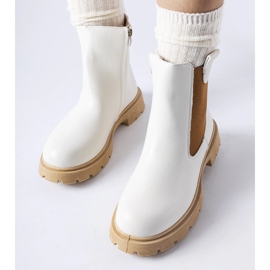 Bílé kotníkové boty s béžovou podrážkou Giacinta bílý 2