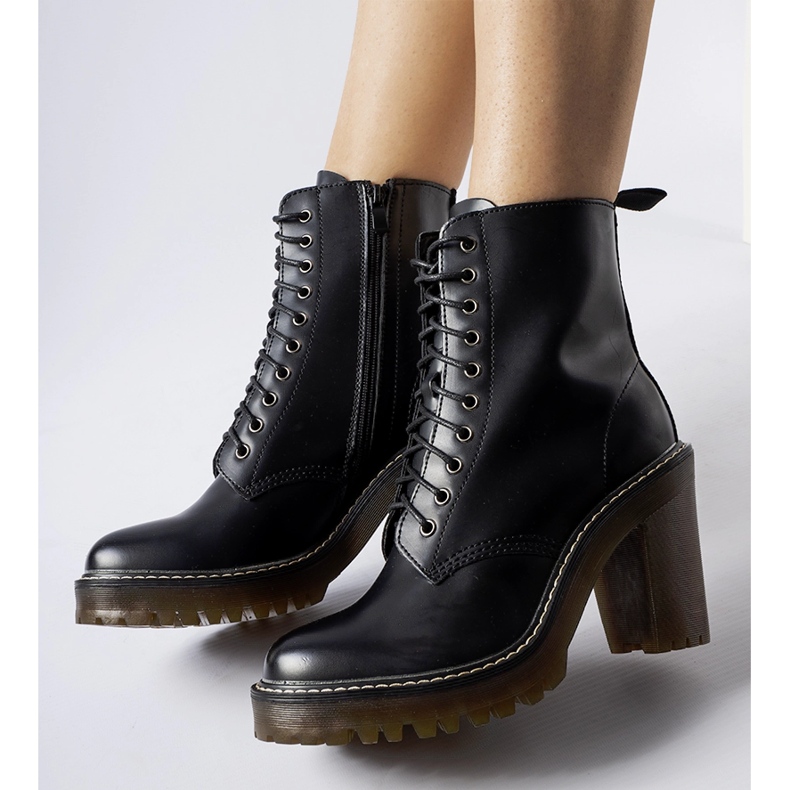 Černé šněrovací kotníkové boty Ezio černá 1