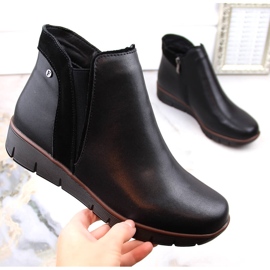 Černé zateplené dámské kožené kozačky na klínku Filippo DBT4781 černá 1 Černé zateplené dámské kožené kozačky na klínku Filippo DBT4781 černá 1