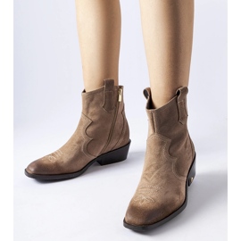 Béžové kožené kotníkové boty na nízkém podpatku Karino béžový 1