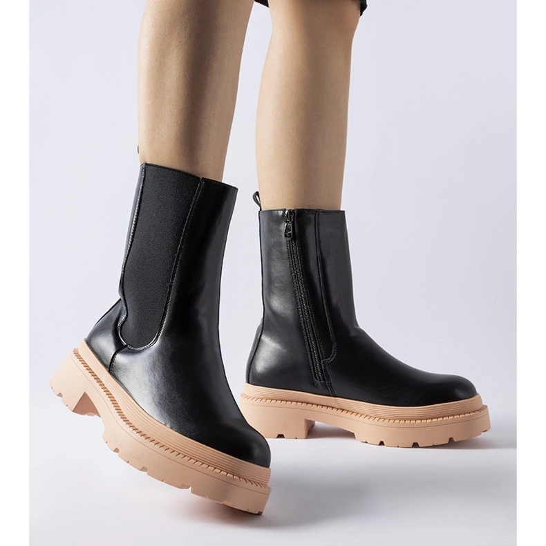 Černé kotníkové boty se světle růžovou Garden podrážkou černá 1