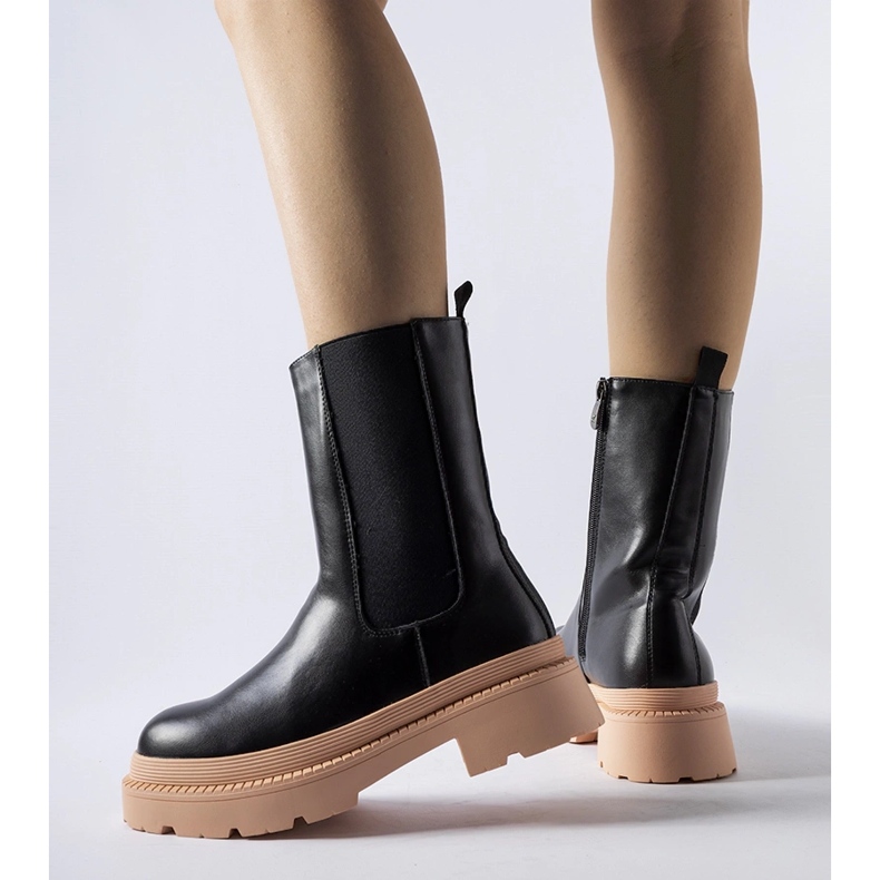 Černé kotníkové boty se světle růžovou Garden podrážkou černá 2