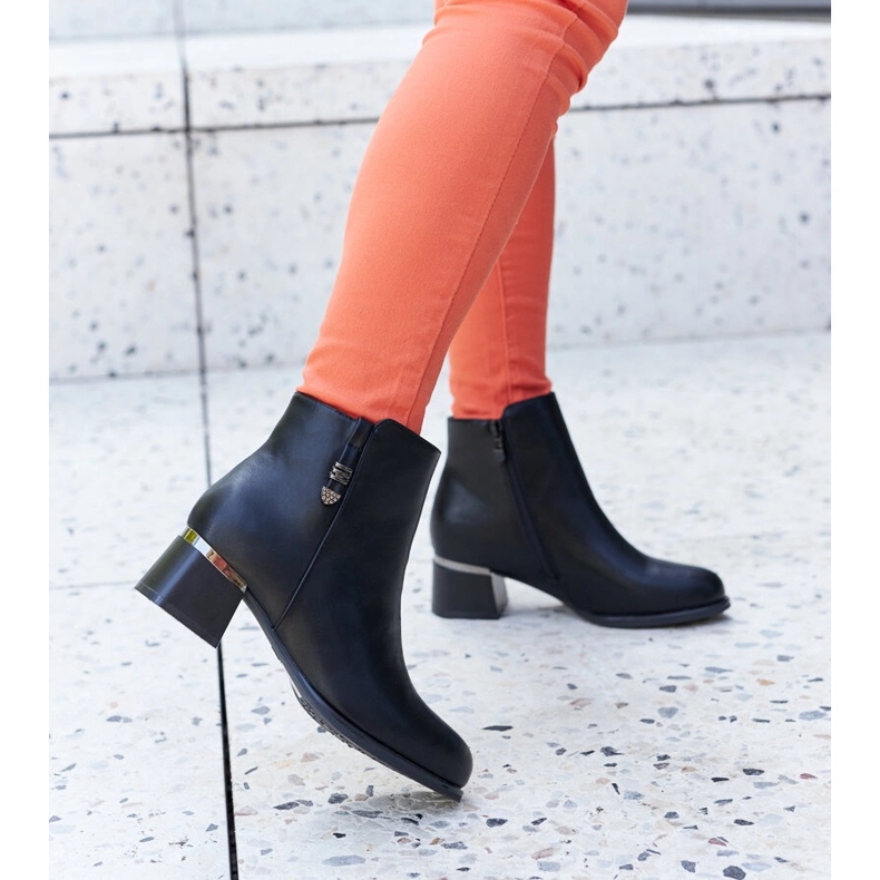 Černé elegantní kozačky s kamínky Bocconi černá 1