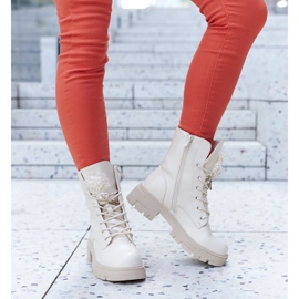 Béžové kotníkové boty s ozdobnými korálky Accadia béžový 1