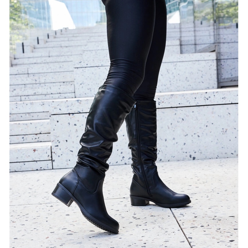 Černé mačkané kozačky Angelico černá 1