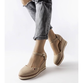 Béžové espadrilky na klínku od Adelinda béžový 1