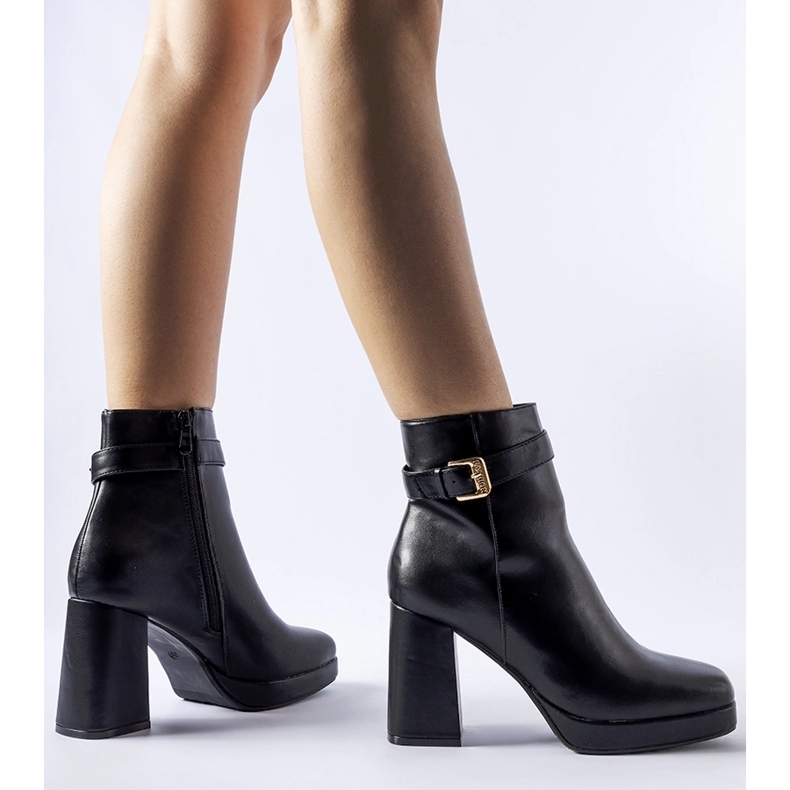 Černé zateplené klasické kotníkové boty Caio na vysokém podpatku černá 1