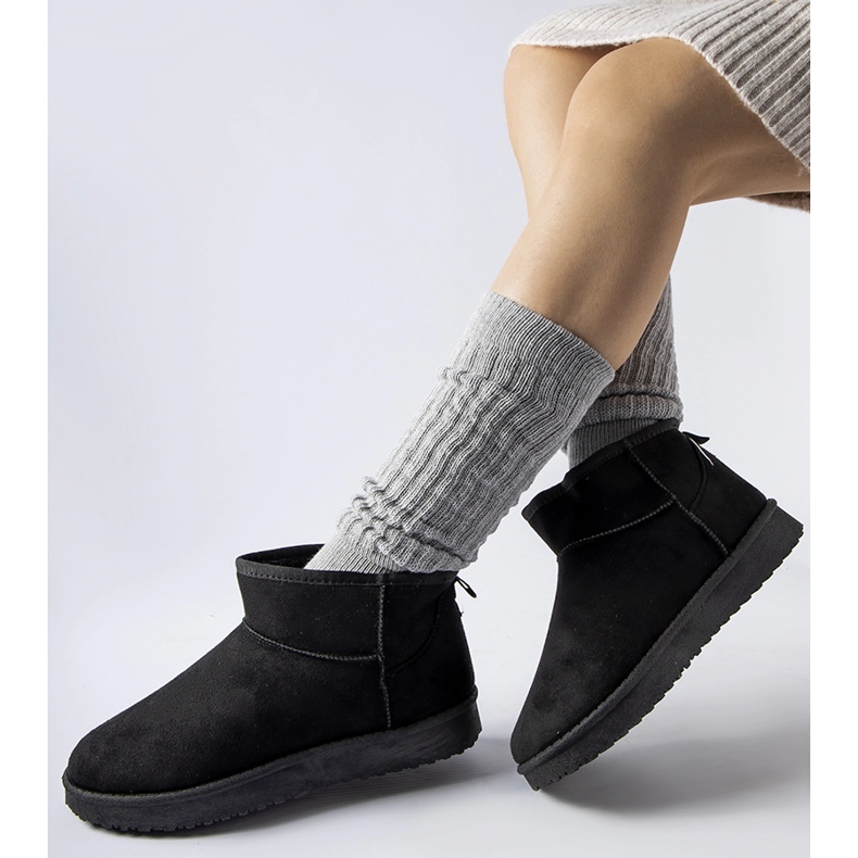 Černé zateplené krátké sněhule Guglielma černá 1 Černé zateplené krátké sněhule Guglielma černá 1