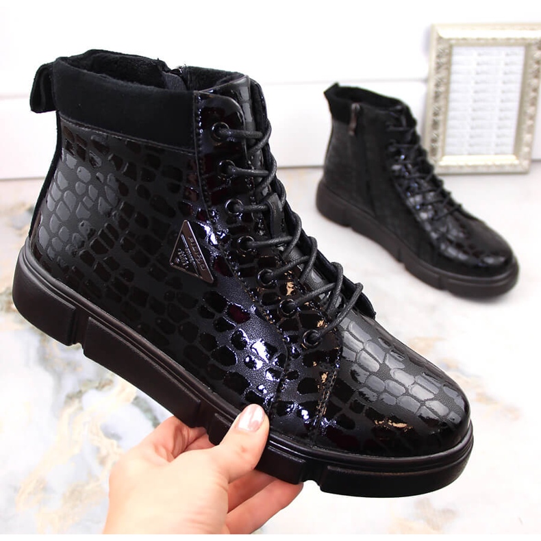 Černé zateplené dámské kožené kozačky na platformě od Filippo DBT4767 černá 1 Černé zateplené dámské kožené kozačky na platformě od Filippo DBT4767 černá 1