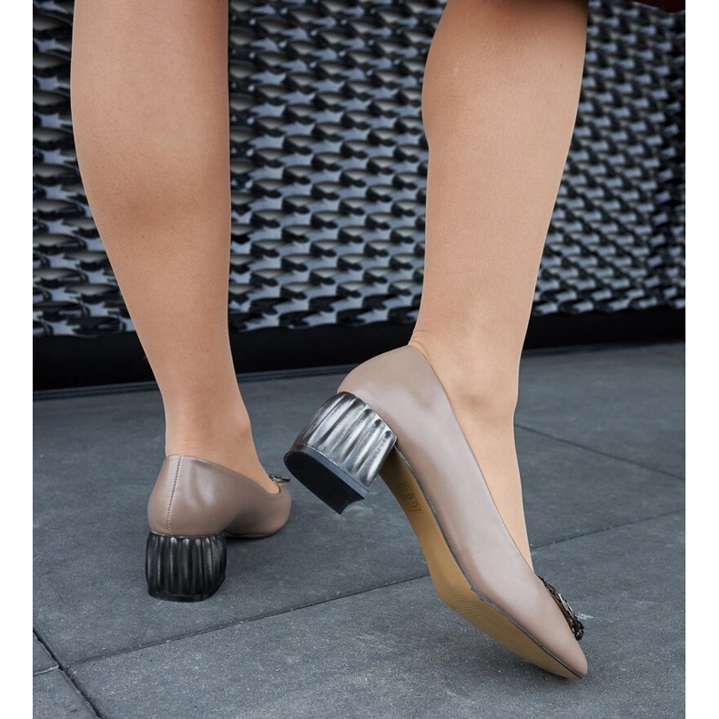 Hnědé lodičky s hranatou špičkou hnědý 1