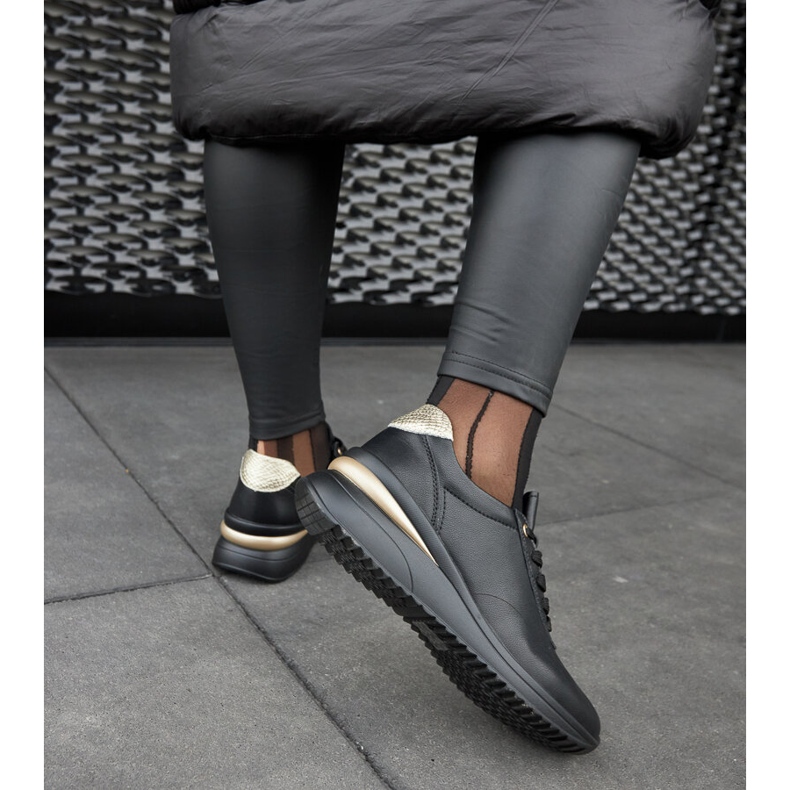 Černé kožené tenisky na klínku značky Federico černá 1 Černé kožené tenisky na klínku značky Federico černá 1