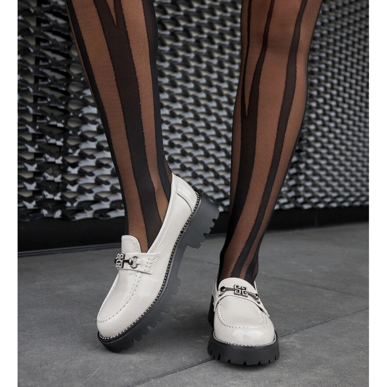 Šedé lakované mokasíny s kamínky šedá 1