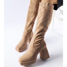 Béžové teplé kozačky na masivním podpatku Fantino béžový 1