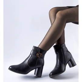 Černé zateplené kotníkové boty Muscoline černá 1