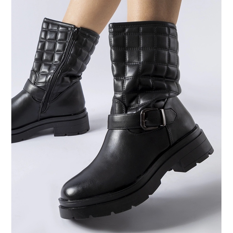 Černé prošívané kotníkové boty Bluffs černá 1