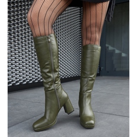 Zelené kozačky s hranatou špičkou od Biassono zelený 2