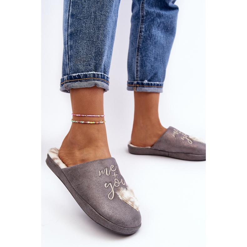 Lesklé šedé dámské pantofle Geraja šedá 2