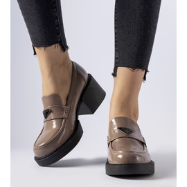 Hnědé lakované mokasíny od Hobbse hnědý 1