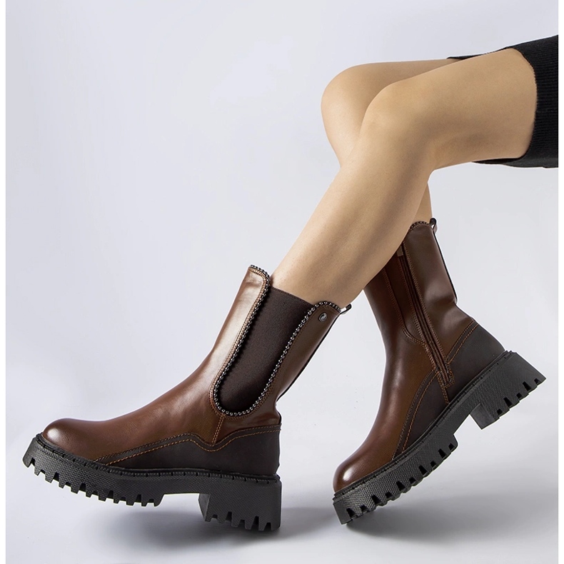 Hnědé zateplené kozačky značky Donigala hnědý 1