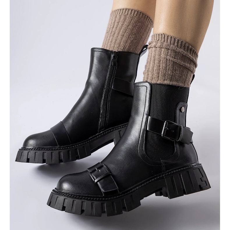 Černé kotníkové boty s masivní podrážkou Fontarine černá 1