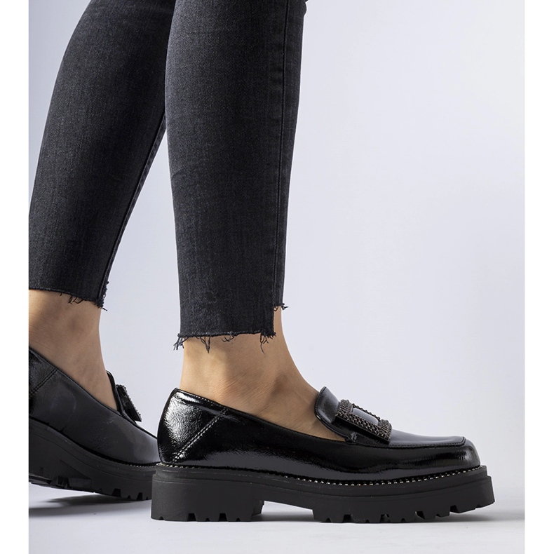 Černé lakované mokasíny s kamínky od Clarks černá 1