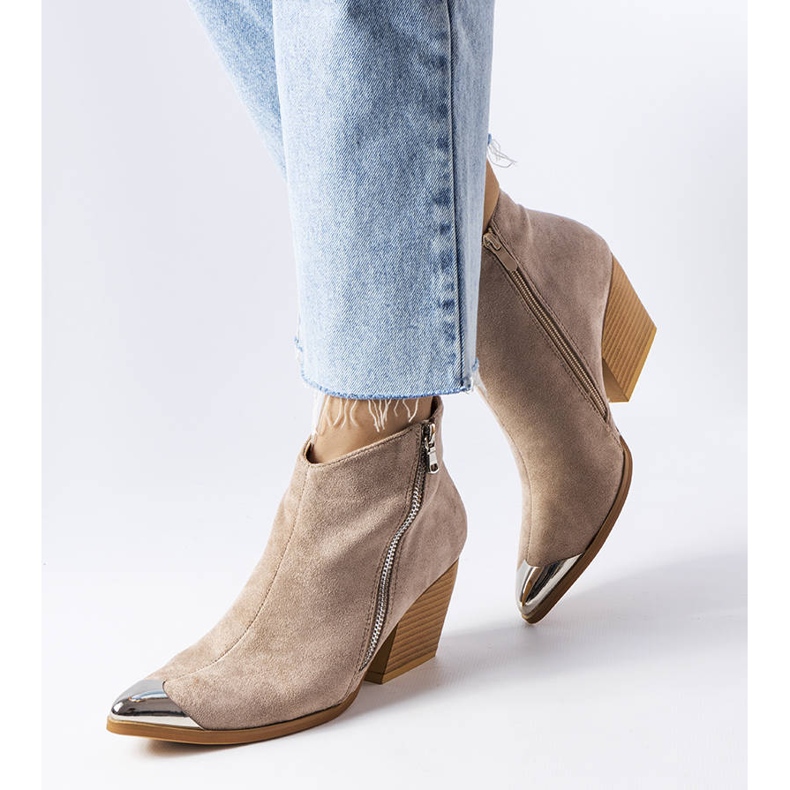 Béžové kovbojské boty s kovovou špičkou od Vergne béžový 1