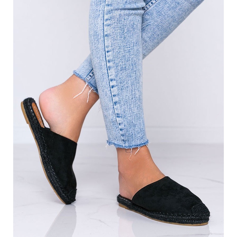 Venušiny černé klapky černý 1