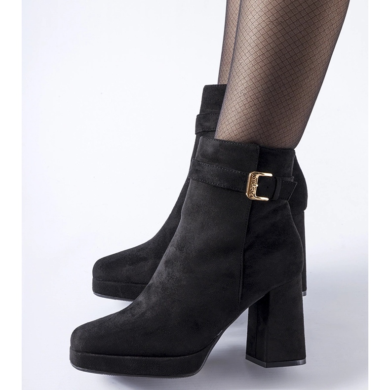 Černé zateplené klasické kotníkové boty Caio na vysokém podpatku černá 1