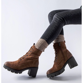 Hnědé semišové kotníkové boty Romilda na vysokém podpatku černá 1