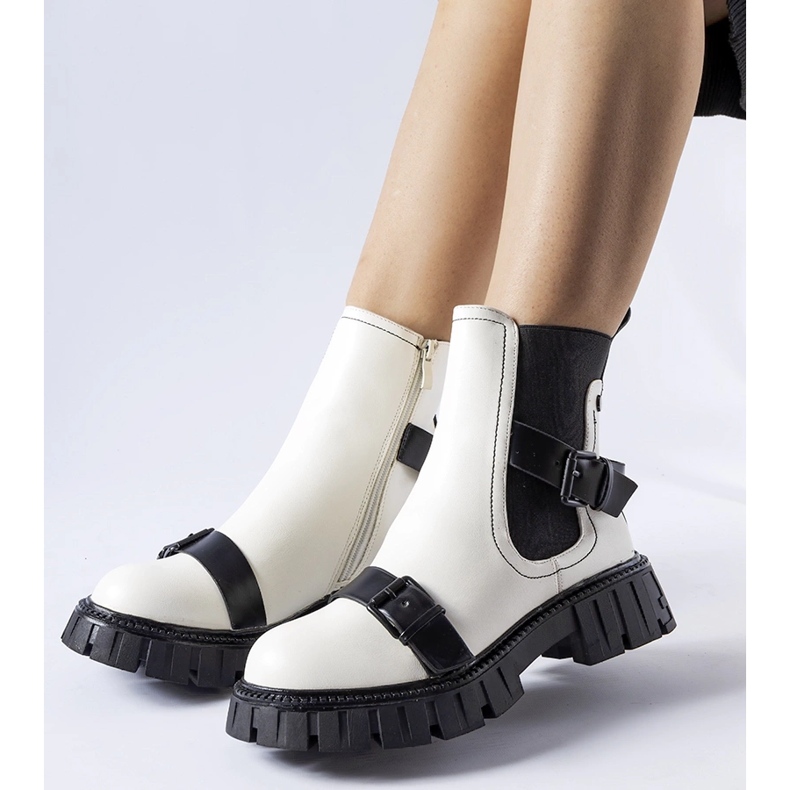 Bílé kotníkové boty s masivní podrážkou Fontarine bílý 1