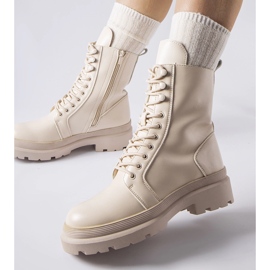 Béžové ploché kozačky s chráničem Zacharie béžový 1 Béžové ploché kozačky s chráničem Zacharie béžový 1