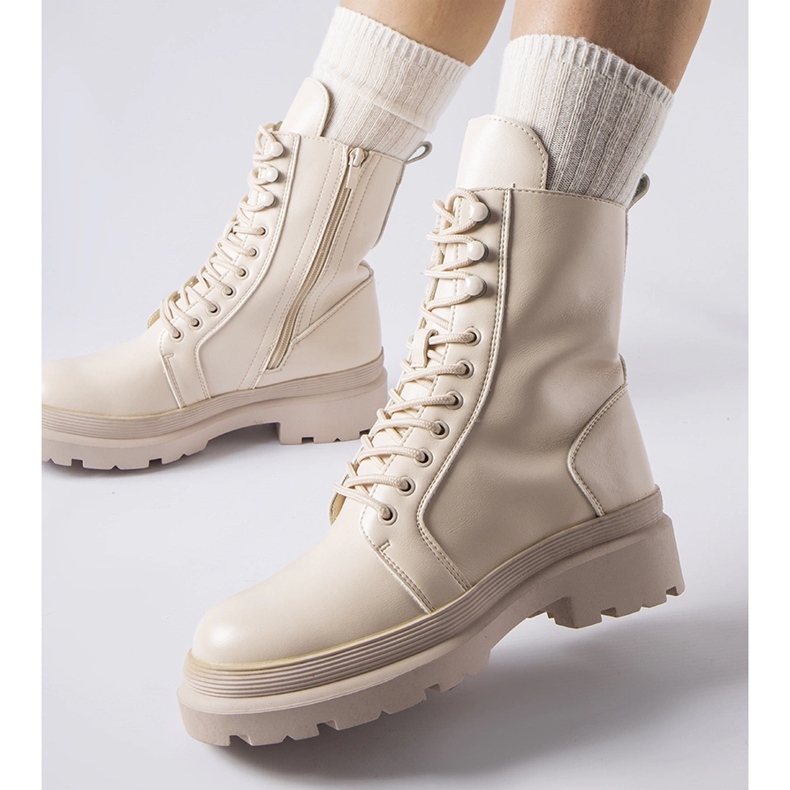 Béžové ploché kozačky s chráničem Zacharie béžový 1 Béžové ploché kozačky s chráničem Zacharie béžový 1