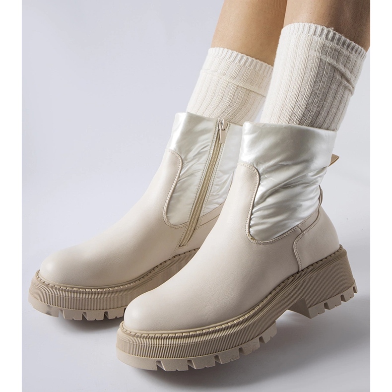 Béžové kotníkové boty s ozdobným svrškem od Garrett béžový 1