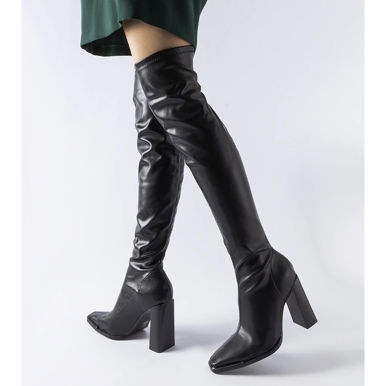 Černé klasické kozačky na vysokém podpatku od Faubourg černá 1 Černé klasické kozačky na vysokém podpatku od Faubourg černá 1