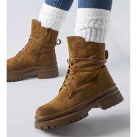 Hnědé kozačky s opotřebovanou špičkou od Vadnais hnědý 1 Hnědé kozačky s opotřebovanou špičkou od Vadnais hnědý 1