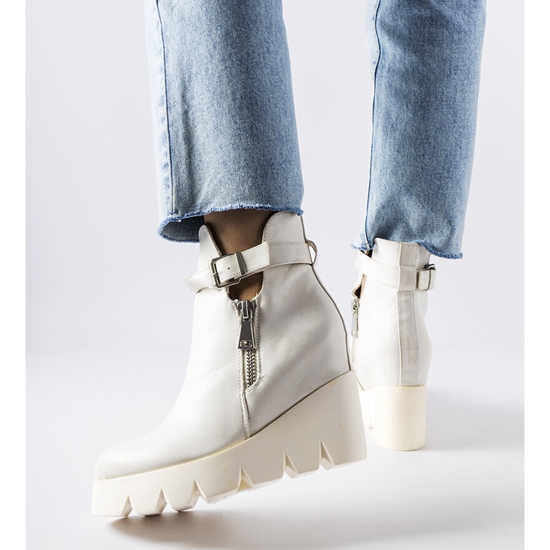 Bílé kotníkové boty na klínku Sherri bílý 1