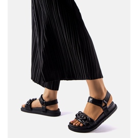 Černé sportovní sandály s řetízkem od Machesney černá 1