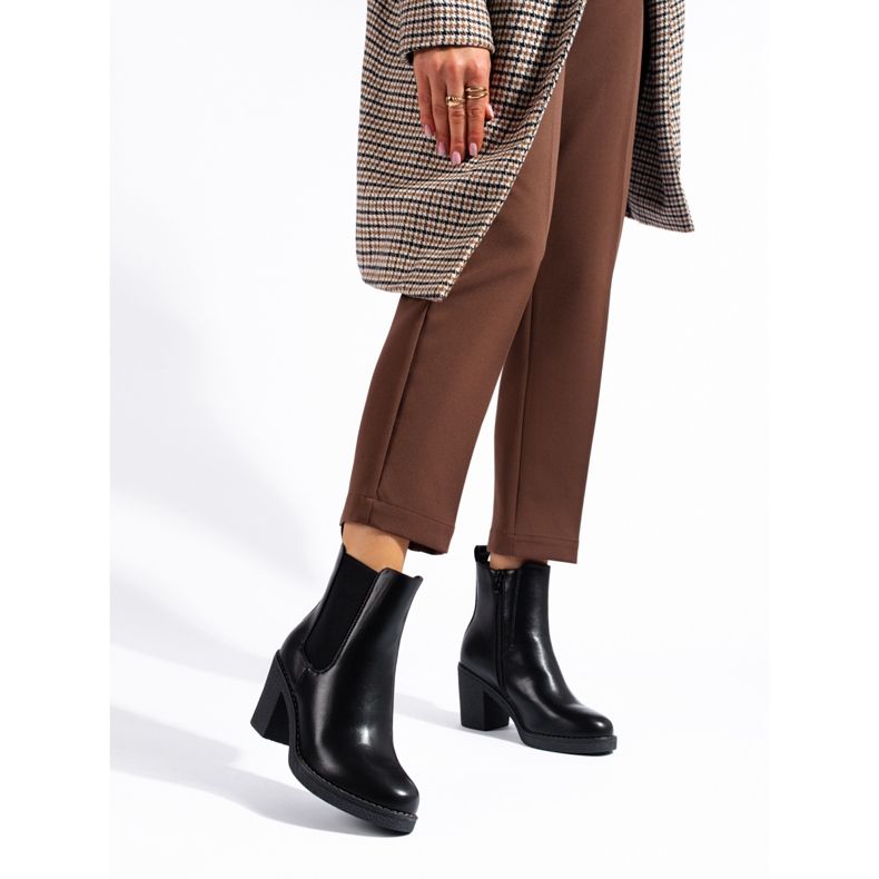 Klasické černé kotníkové boty Shelovet černá 1