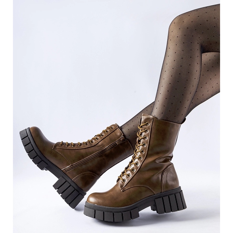 Hnědá klasická dělnice Pedraza hnědý 1