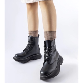 Černé dělnické boty s masivní podrážkou Borsano černá 1