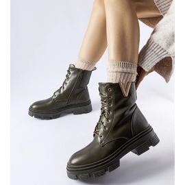 Tmavě zelené zateplené pracovní boty s Fru výřezem zelená 1