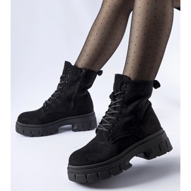 Černé dělnické boty se silnou podrážkou Qureshi černá 1