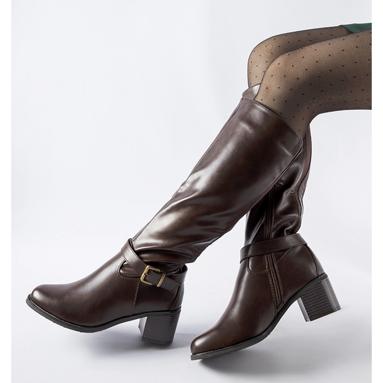 Tmavě hnědé kozačky s ozdobnou sponou Ernest hnědý 1