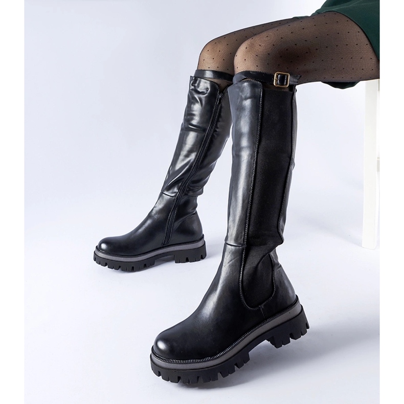 Černé masivní kozačky s ozdobným páskem Stuart černá 1