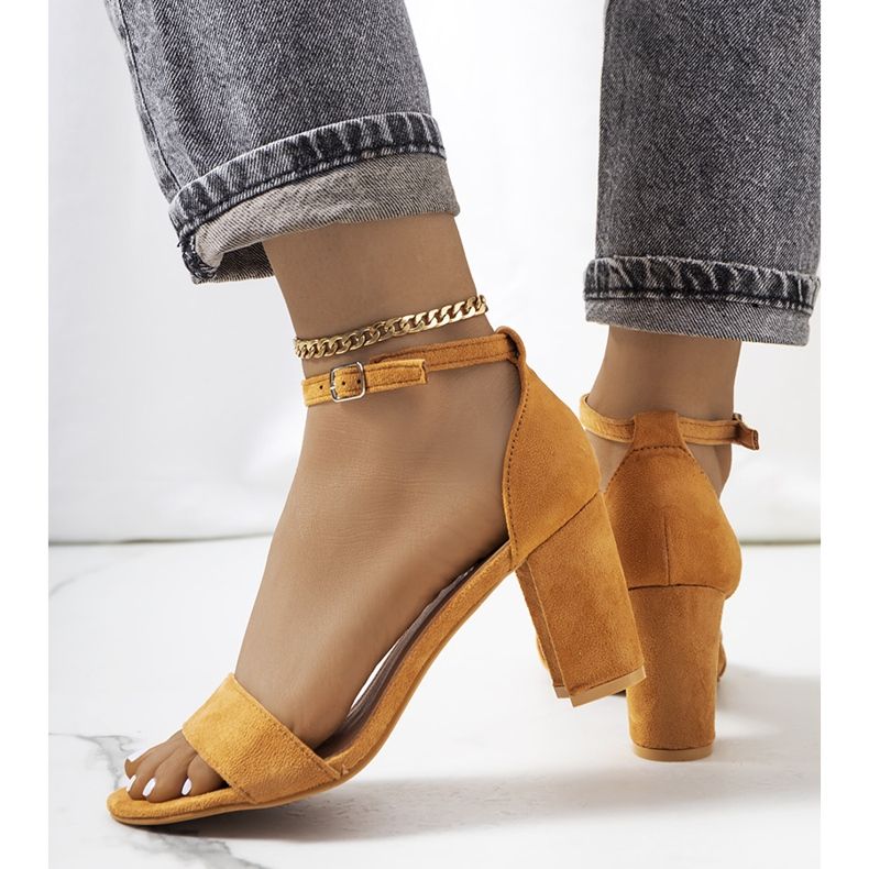 Hnědé sandály na sloupku Karella hnědý vícebarevný 1