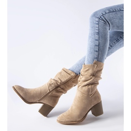 Béžové zateplené kovbojské boty od Filomeny béžový 2 Béžové zateplené kovbojské boty od Filomeny béžový 2