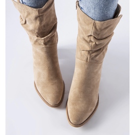 Béžové zateplené kovbojské boty od Filomeny béžový 1 Béžové zateplené kovbojské boty od Filomeny béžový 1