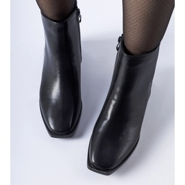 Černé zateplené kozačky na hranatém podpatku Boris černá 1 Černé zateplené kozačky na hranatém podpatku Boris černá 1