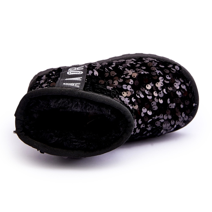 Sněhové boty dívek izolované černými flitry 2